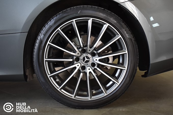 MERCEDES-BENZ E 220 d AMG-Line